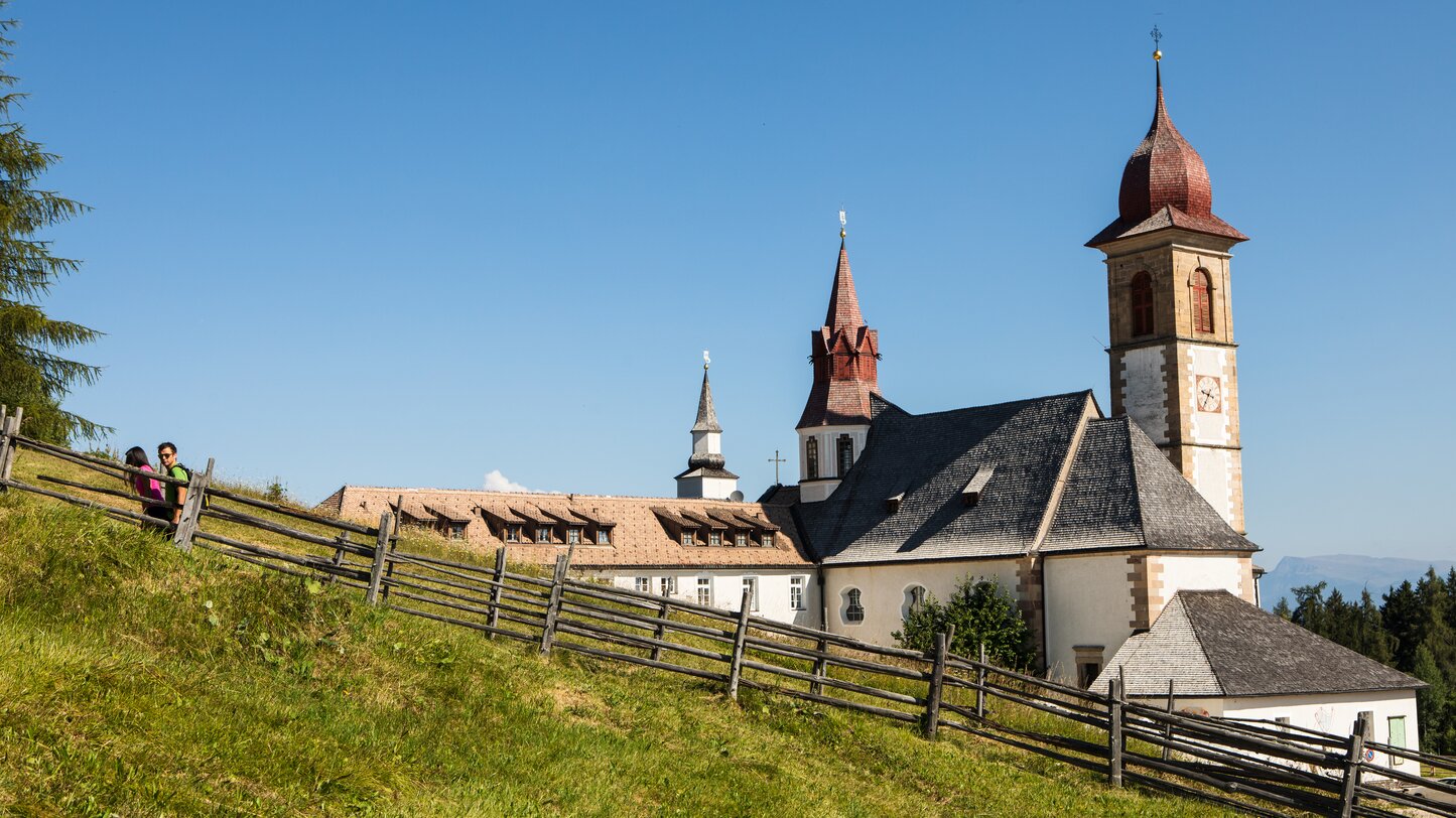 Kirche Maria Weissenstein Rückseite | © Eggental Tourismus/StorytellerLabs