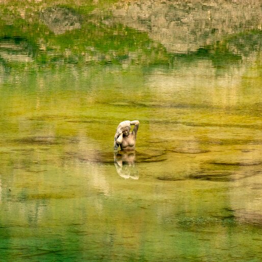 Nixe vom Karer See grün/gelbes Wasser | © Maria Gufler