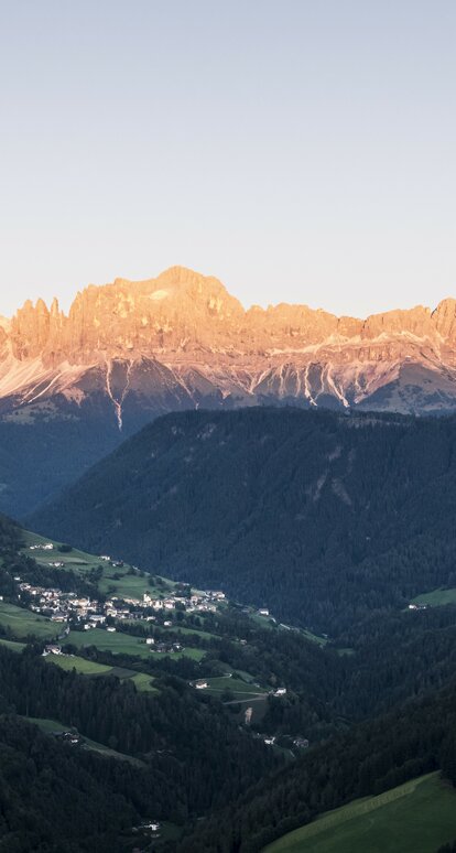 View of Tiers and Rosengarten in alpenglow | © IDM Südtirol/Alex Moling